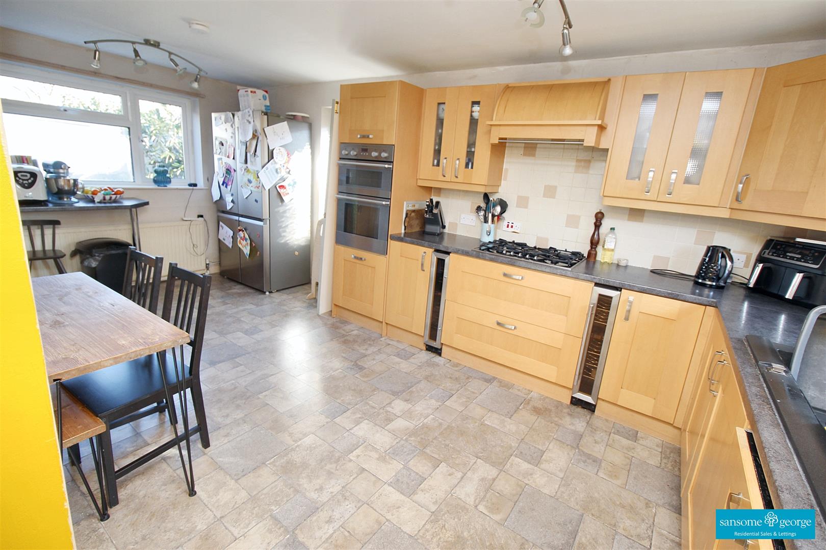 3 bed property in Cranmer Close, Reading